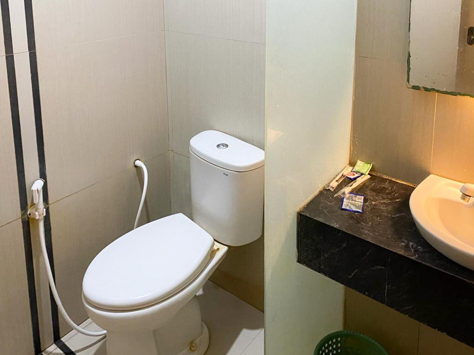 Reddoorz Near Pantai Idola Banyutowo Hotel D'Llala Pati 外观 照片