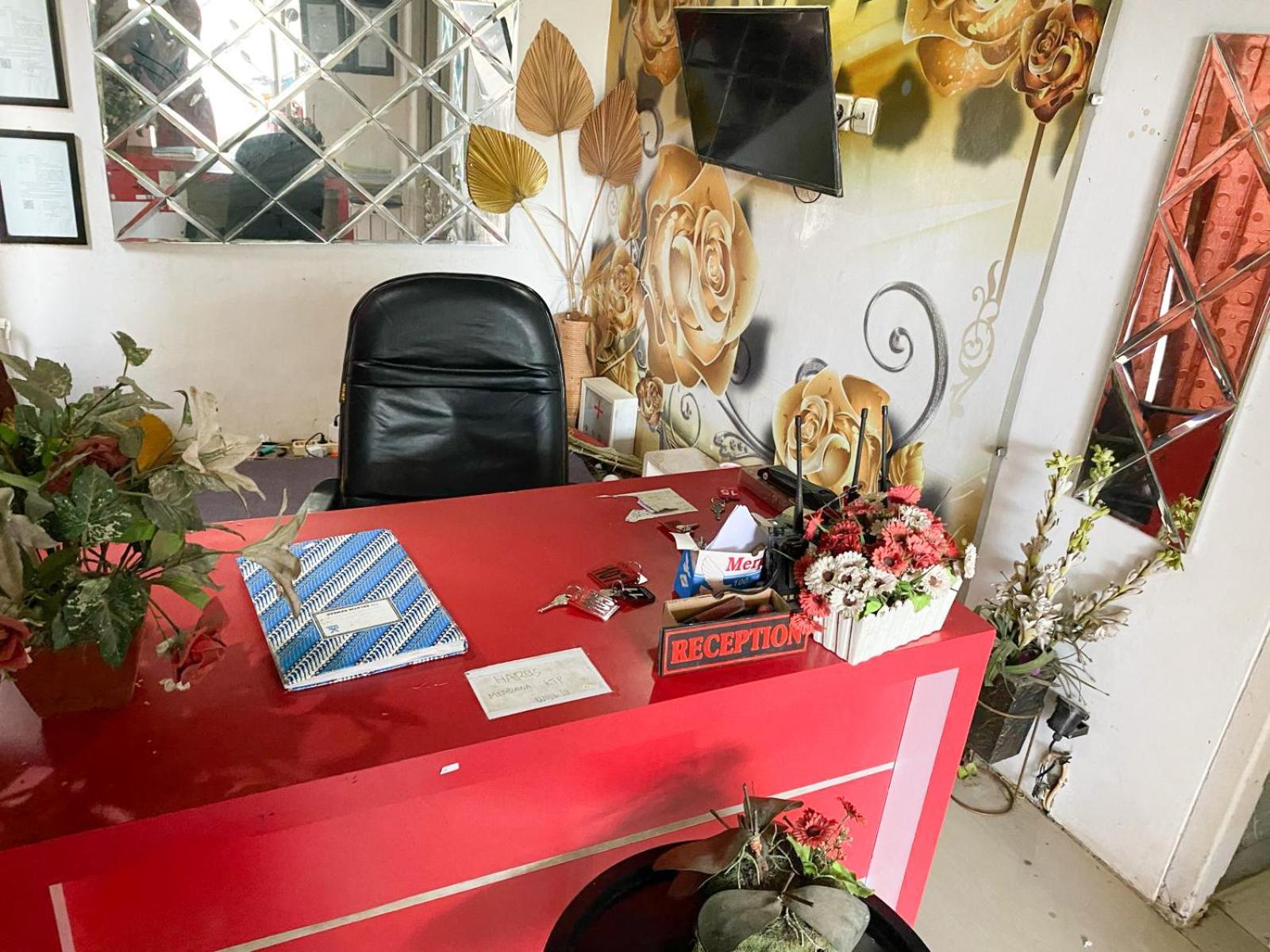 Reddoorz Near Pantai Idola Banyutowo Hotel D'Llala Pati 外观 照片