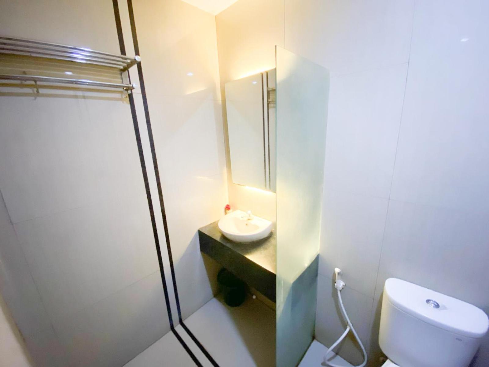 Reddoorz Near Pantai Idola Banyutowo Hotel D'Llala Pati 外观 照片
